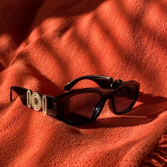 Stylish sunglasses - Picture 1 of 2